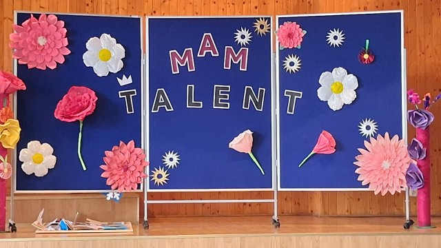 Dekoracja na Szkolny Konkurs Mam Talent 
